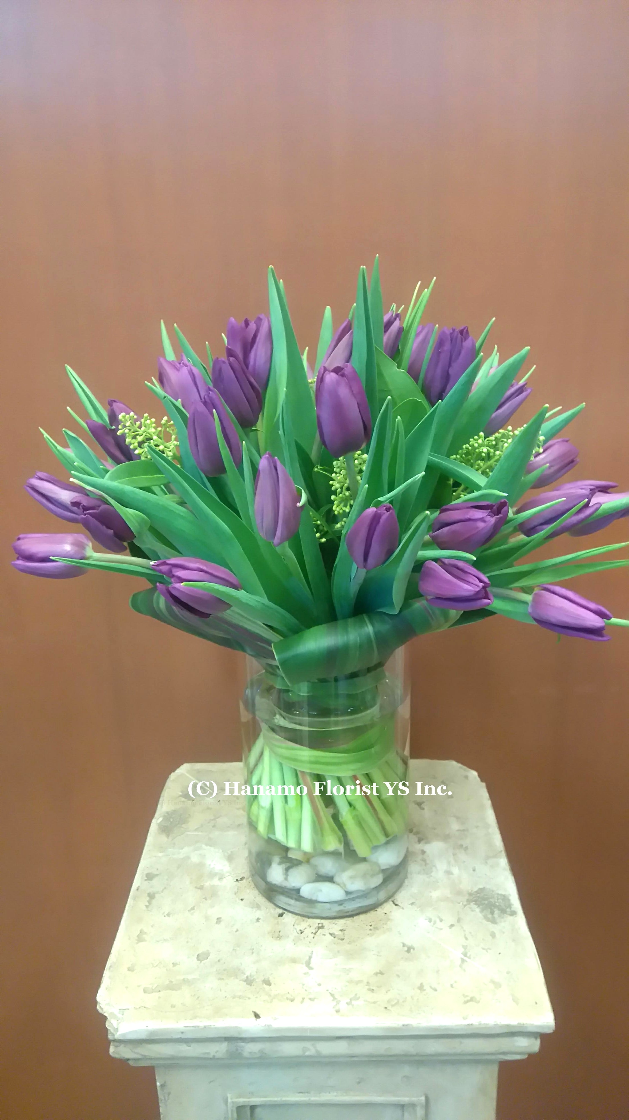 VASE062 Tulips in cylinder vase